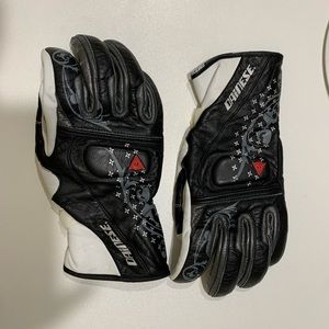 Dainese leather motorcycle gloves -great condition